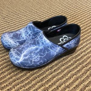 Women’s size 38 Sanita Clogs